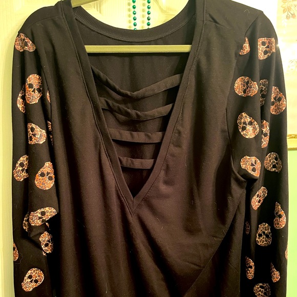 torrid Pants - Torrid 2 piece Active Top and Leggings Leopard Skulls top is 3X bottoms are 2X